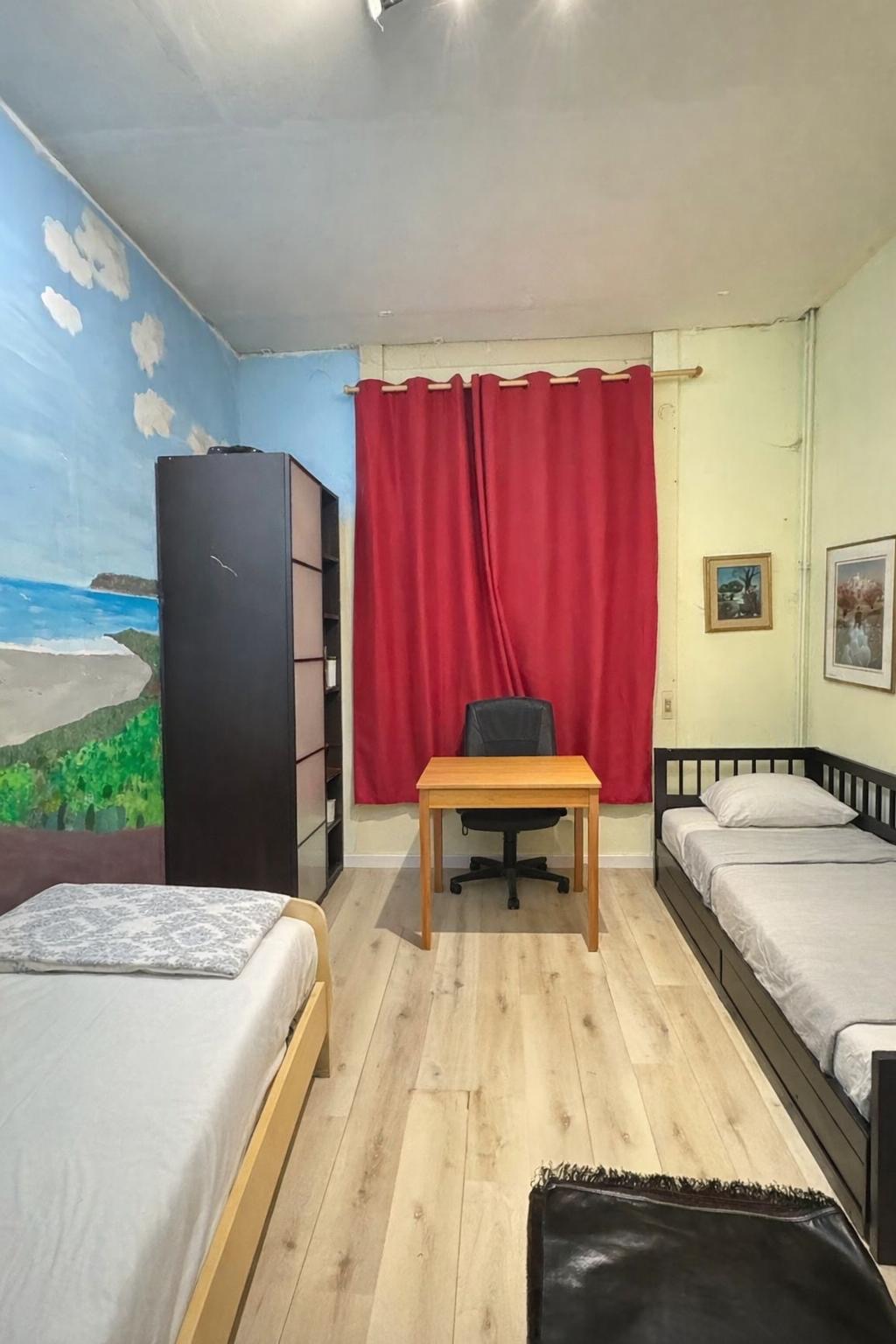 Pièce de vie du studio rue du Prétoire